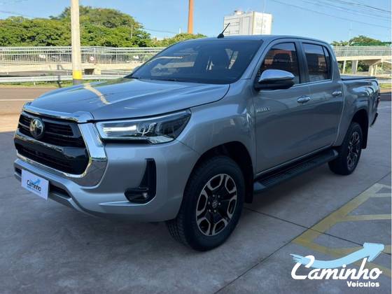 TOYOTA HILUX 2.8 D-4D TURBO DIESEL CD SRX 4X4 AUTOMÁTICO